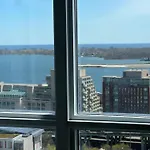 Prime Location - Apartment In Downtown Toronto