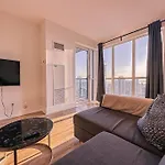 Elegant Suites - City Views, Lake View, Free Parking