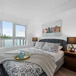 Sleek 1Br & Office Condo - Cn Tower, Skyline View