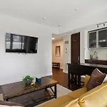 2Bd Modern Condo Steps From The Cn Tower