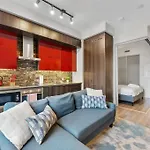 Apartment Next To Rogers Center, With Cn Tower View, Lake View, And Free Parking