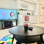 Lush Condo By Cntower - Free Parking