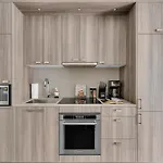 Designer 1 Bedroom Suite On Front Street