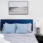 King St W Getaway Perfect For Food Lovers
