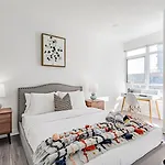 Dan Leckie Apartments