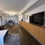 Toronto Downtown Luxurious Stylish 3 Bedroom 3 Bath 2 Balconies Near Rogers Centre Lakeview Condo