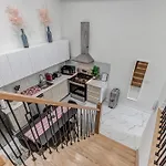 New Build 4 Bedroom-Beach Vibes In The City