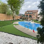 Luxury 2Bedroom Unit In The City With A Heated Salt Water Pool