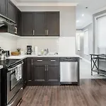 Pet-Friendly 6-Guest Capacity Apt On Ossington Ave
