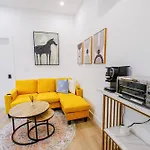 New Queen Bedroom With Private Bathroom In Central Toronto