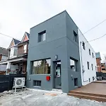 New Queen Bedroom With Private Bathroom In Central Toronto