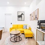 New Queen Bedroom With Private Bathroom In Central Toronto