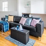 Modern 2 Bedroom Condo - Heart Of Leslieville