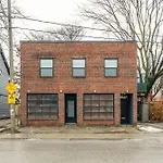 Modern 2 Bedroom Condo - Heart Of Leslieville