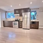 Spacious And Sparkling City Retreat