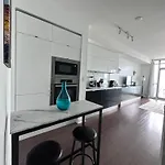 Stylish 2 Bedrooms Condo W/ Awesome View & Parking