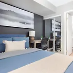 Lakeside Haven - Cozy Townhome In Liberty Village
