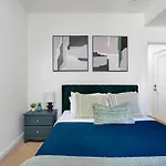 Hidden Gem - 3 Bedroom Steps To Little Italy And Uoft