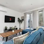 Hidden Gem - 3 Bedroom Steps To Little Italy And Uoft