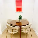 Urban 2-Bed Apartment In The Beaches