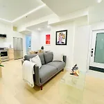 Urban 2-Bed Apartment In The Beaches