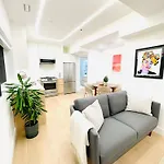 Urban 2-Bed Apartment In The Beaches