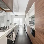 Fancy Downtown House With Hot Tub & Bbq By Globalstay