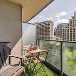 Spacious 2 Bedroom Plus Den, 2 Bath, Sleeps 5 With Balcony And Lakeview Downtown Toronto Condo