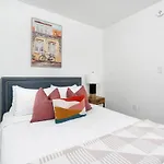 Modern Family Escape In Vibrant Ossington