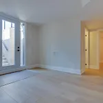 Luxury House In Scarborough
