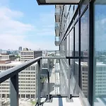 Easy Access 1Br On Bay Street