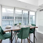Spacious And Central 1Br In Heart Of Downtown
