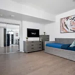 Beautiful 2Br 2Ba W 4 Beds Near Yorkville Bloor