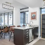 Beautiful 2Br 2Ba W 4 Beds Near Yorkville Bloor