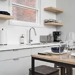 Spacious 2Br Near Uoft And College