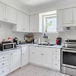 Trinity Bellwood Suites Downtown Toronto