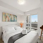Luxury 2Bdr Condo W Pool, Hot Tub, Sauna & 10M From Airport