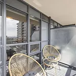 Luxury 2Bdr Condo W Pool, Hot Tub, Sauna & 10M From Airport