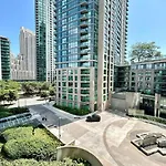 Stylish 1Br Condo With Balcony, Parking In Down Town