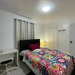 Toronto Room With Balcony - Midtown