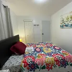 Toronto Room With Balcony - Midtown