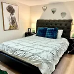 Renovated - Private Entrance & Kitchen - 1 Bedroom