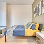 Spacious 2Br Near Uoft And College