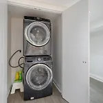 Brand New Luxury 5 Bed Oasis In The Heart Downtown