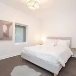 Brand New Luxury 5 Bed Oasis In The Heart Downtown