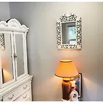 The Stays - Private Cozy 2Bhr Apt On Main Floor