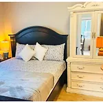 The Stays - Private Cozy 2Bhr Apt On Main Floor