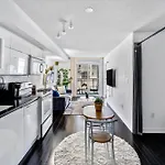 Exquisite Condos By Cn Tower With Parking