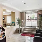 Econo Lodge Inn & Suites Downtown
