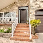 Deluxe Private Room In Toronto